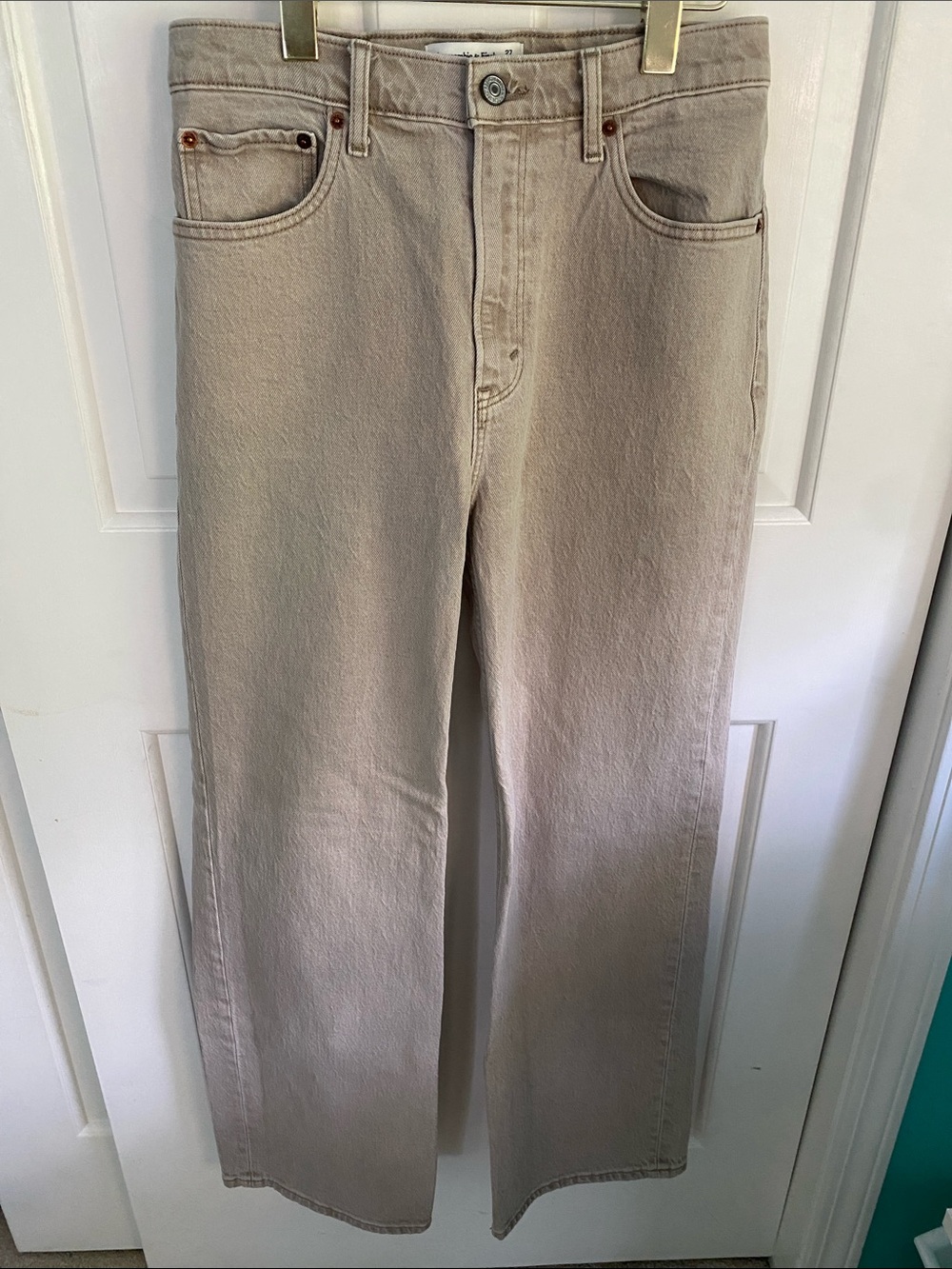 NWOT Abercrombie & Fitch Light Beige 90s High-rise Straight Jeans